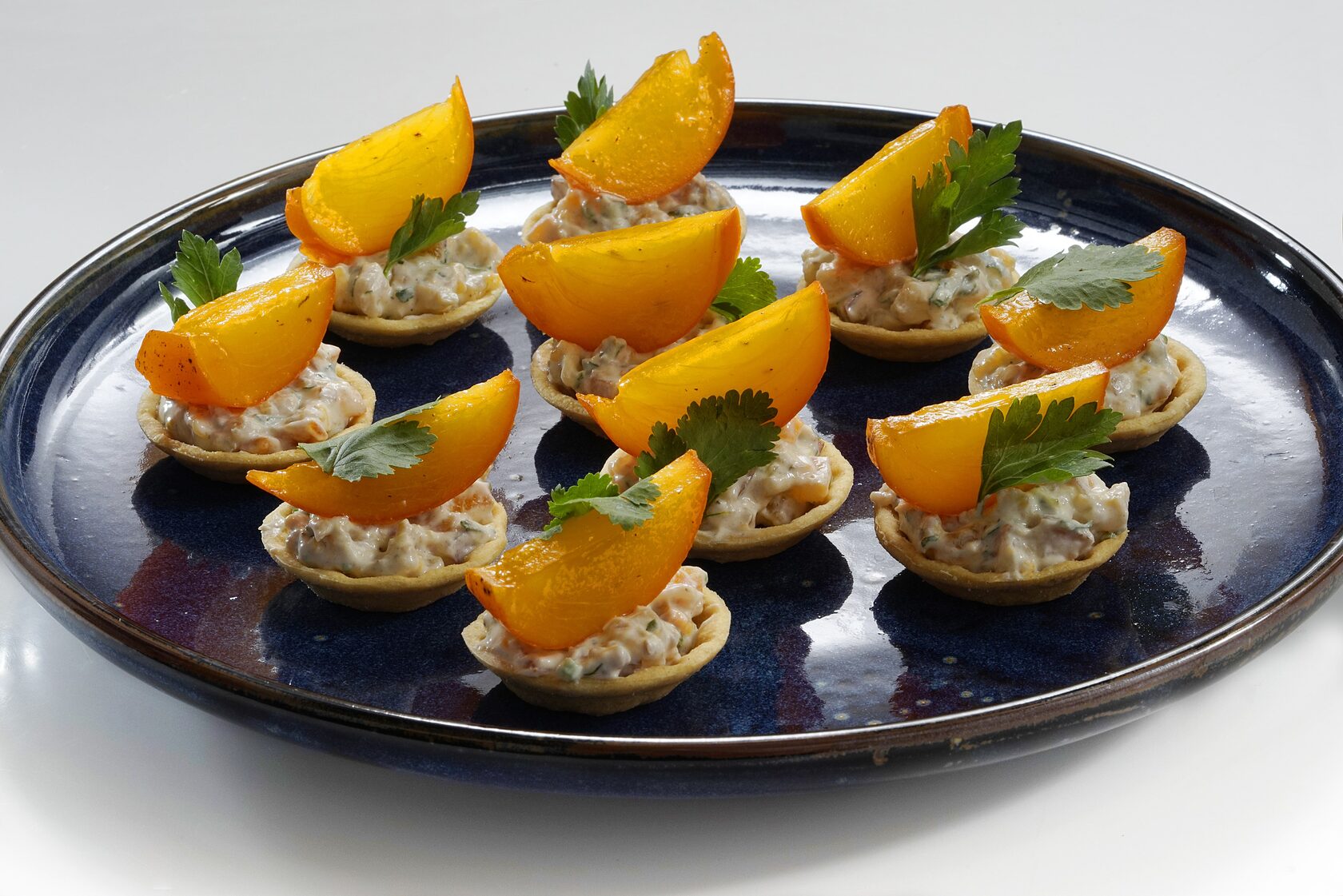 Тарталетки с мандарином и курицей