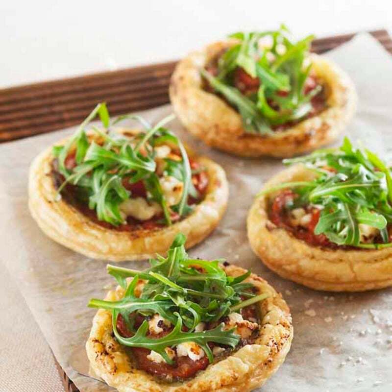 ТАРТАЛЕТКА С ФАСОЛЬЮ, ВЯЛЕНЫМИ ТОМАТАМИ, СЫРОМ ТОФУ И ОВОЩАМИ