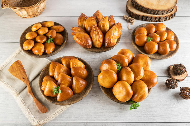 МИНИ ПИРОЖКИ НА ВЫБОР (МЯСО, ГРИБЫ )