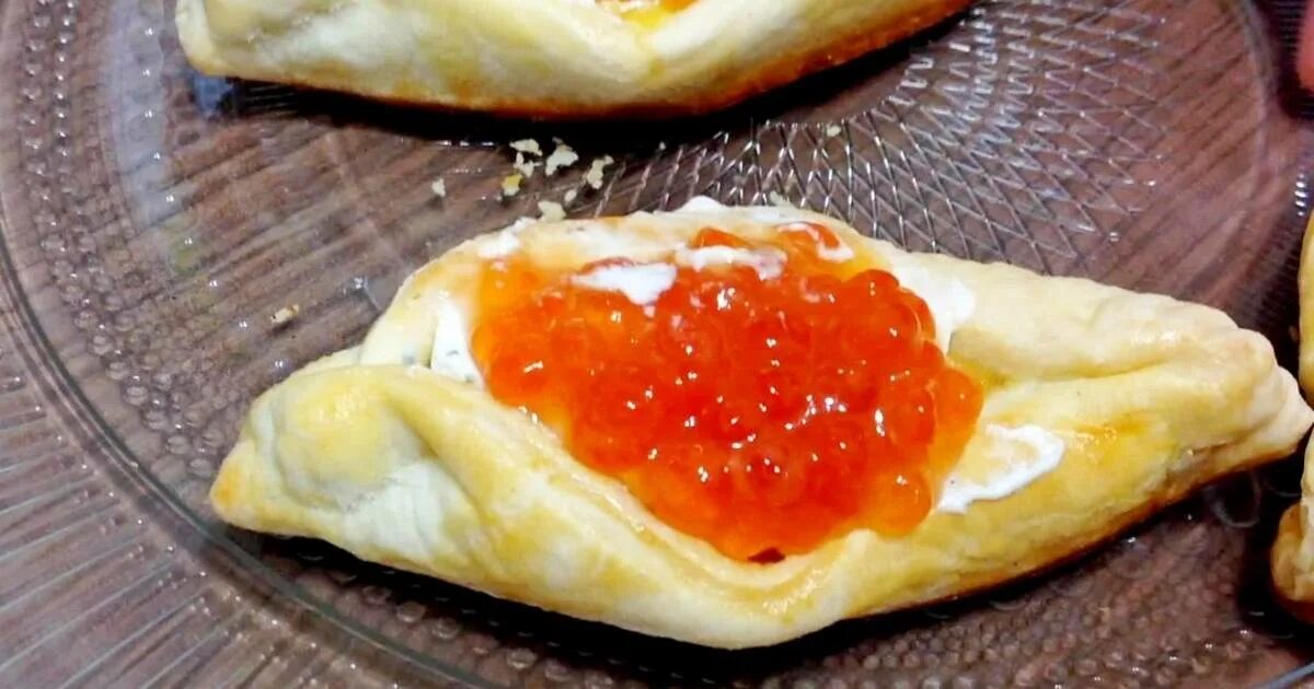 ЛОДОЧКА С ЯЙЦОМ И КРАСНОЙ ИКРОЙ