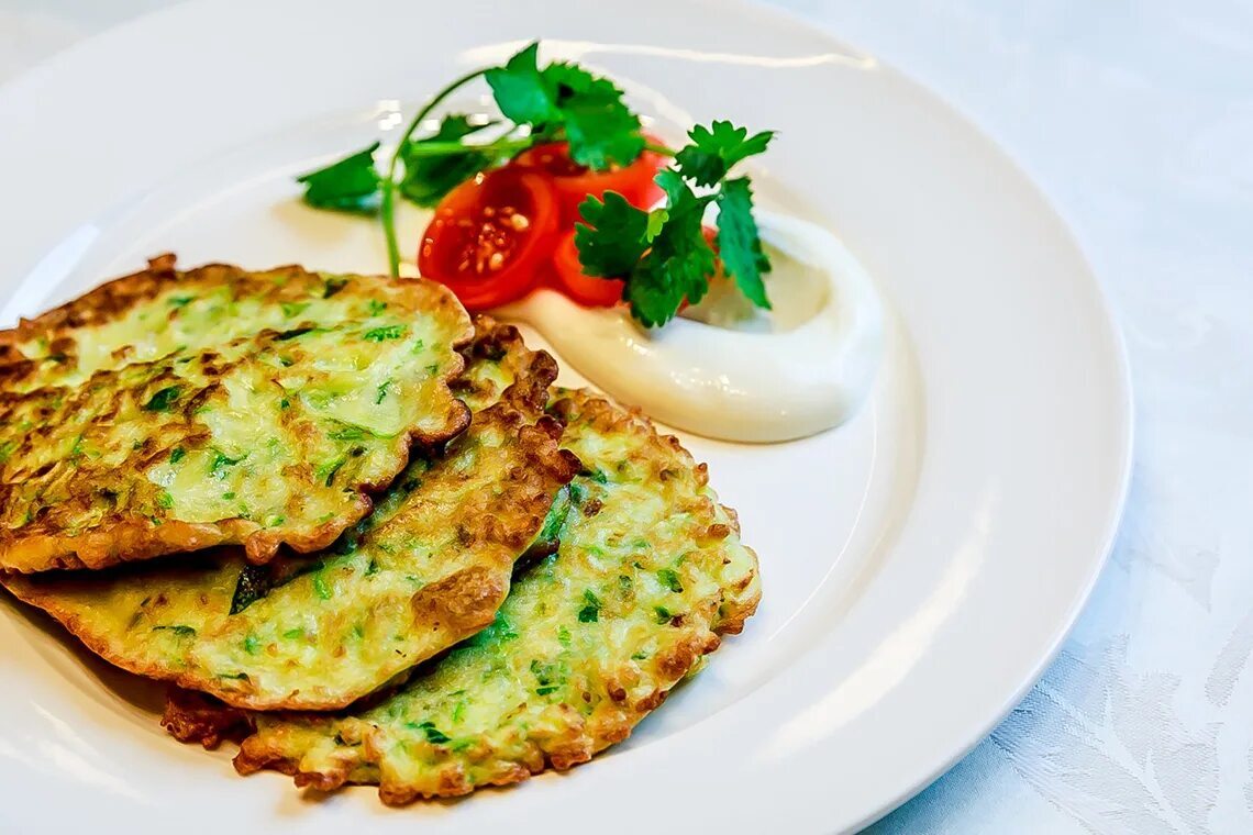 ДРАНИКИ ИЗ КАРТОФЕЛЯ И ЦУКИНИ СО СМЕТАНОЙ И ЧЕРНЫМ ПЕРЦЕМ